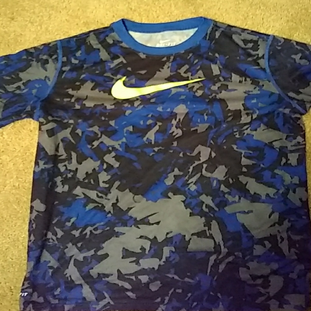 Short sleeve tee